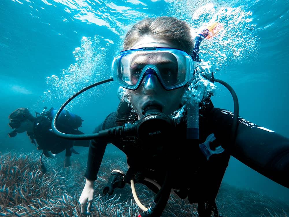 jesse-van-vliet-_8b7AW-p3Js-unsplash Scuba diver